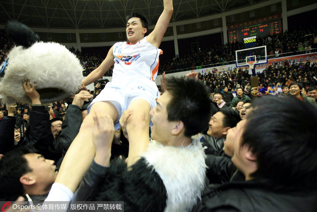 CBA历史绝杀:朱彦西压哨补篮淘汰广东 大郅0.1秒神(图4) CBA历史绝杀:朱彦西压哨补篮淘汰广东 大郅0.1秒神(图4)